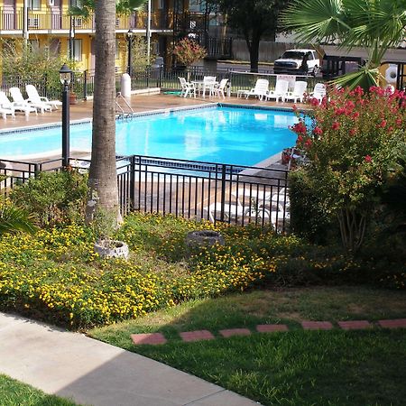 Americas Best Value Inn Laredo Facilidades foto