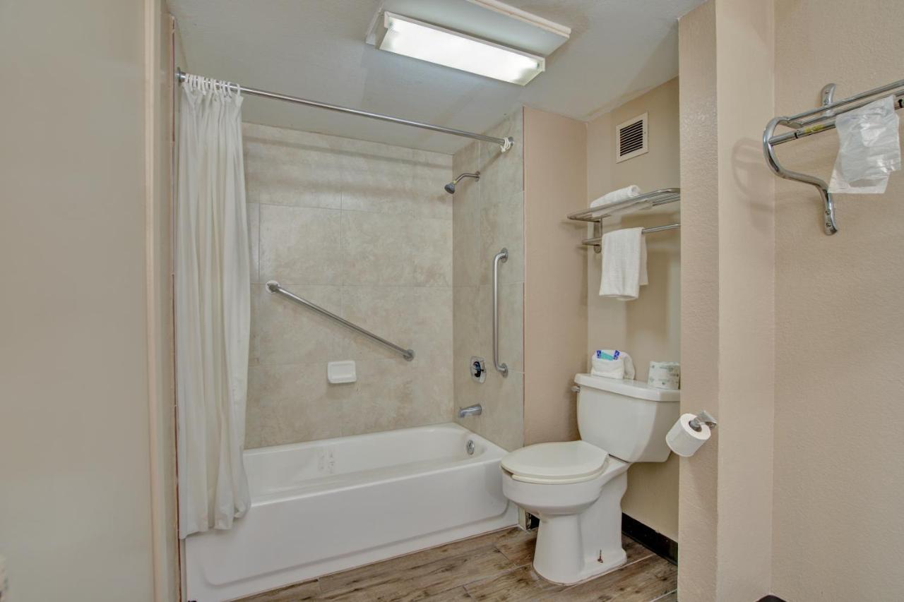 Americas Best Value Inn Laredo Exterior foto