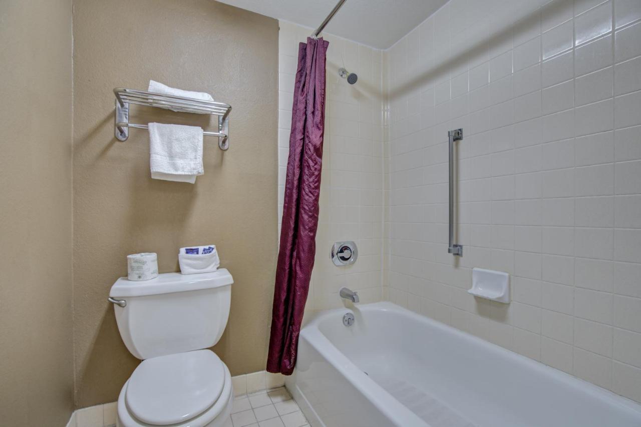 Americas Best Value Inn Laredo Exterior foto
