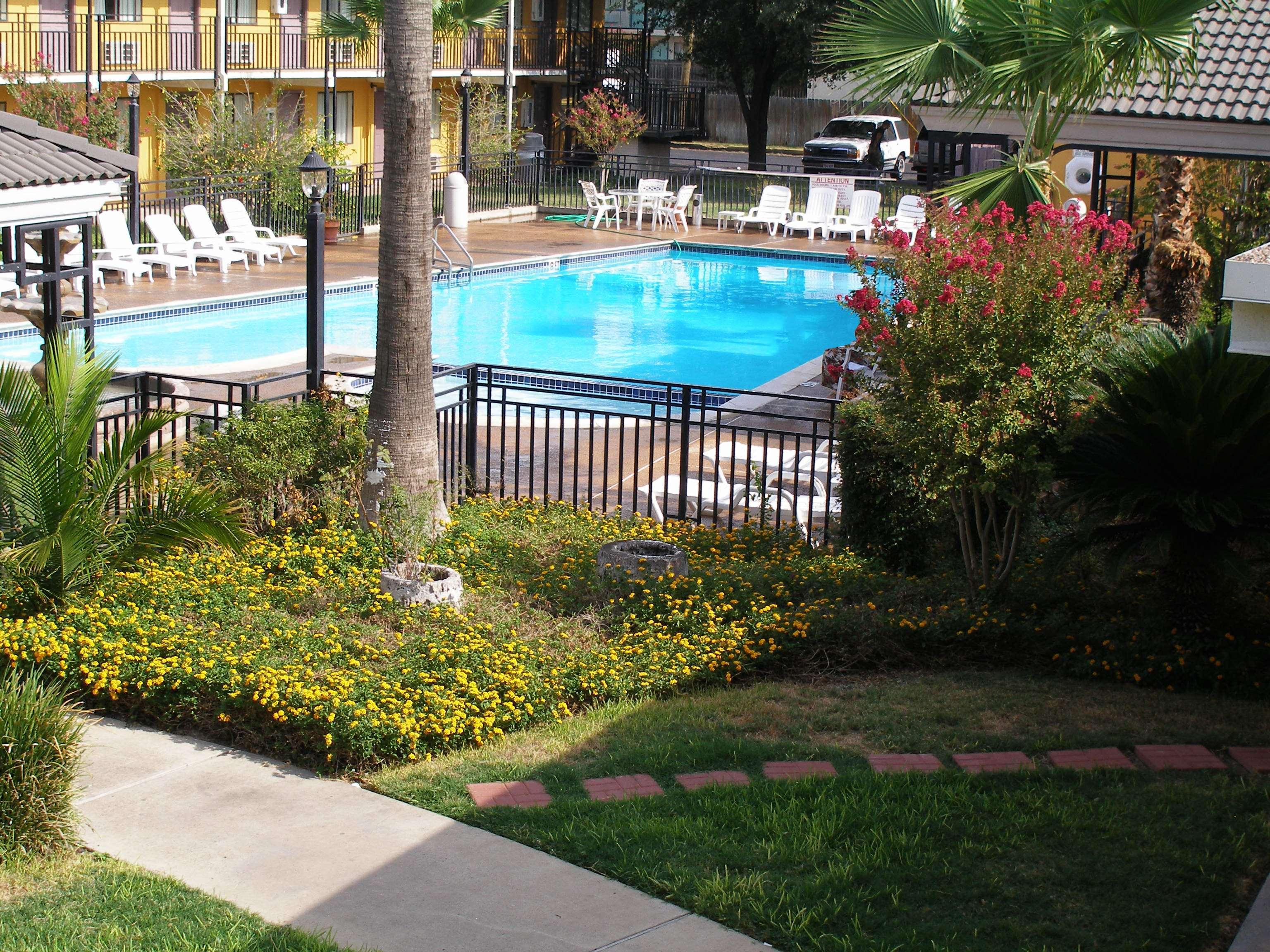 Americas Best Value Inn Laredo Facilidades foto