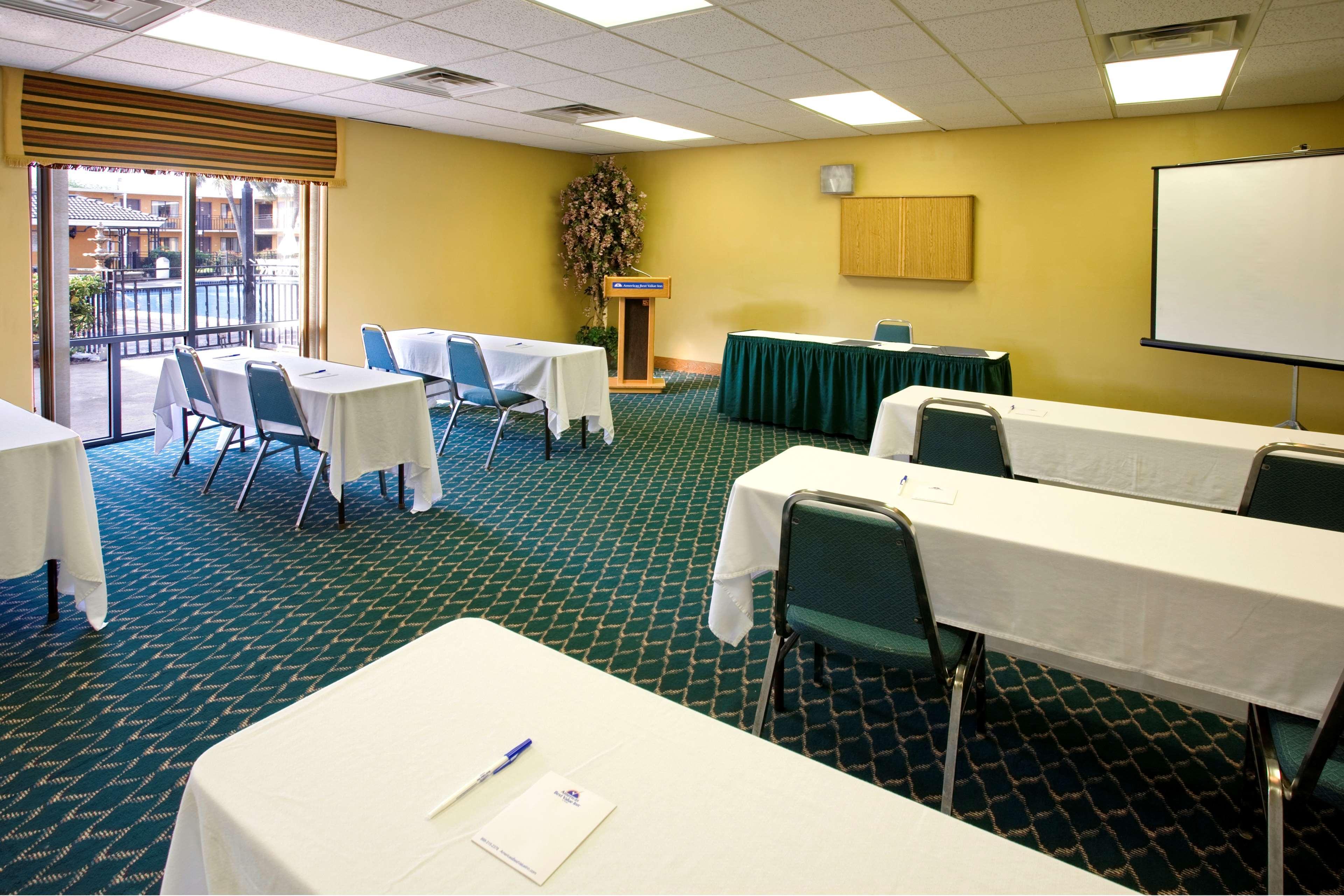Americas Best Value Inn Laredo Facilidades foto