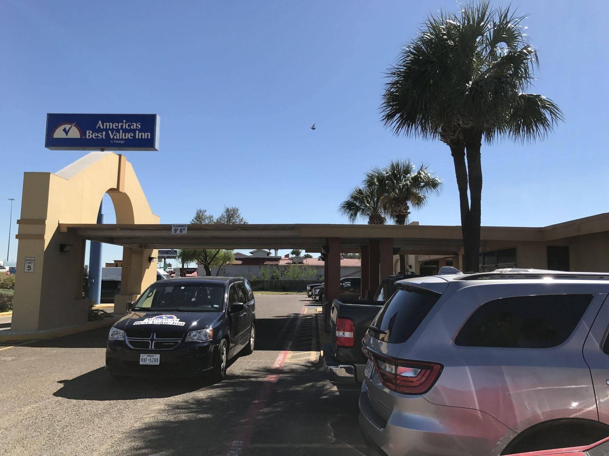 Americas Best Value Inn Laredo Exterior foto